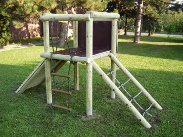 Rozhledna se sítí, žebříkem a šikmým chodníkem, výška podesty 1,0 m